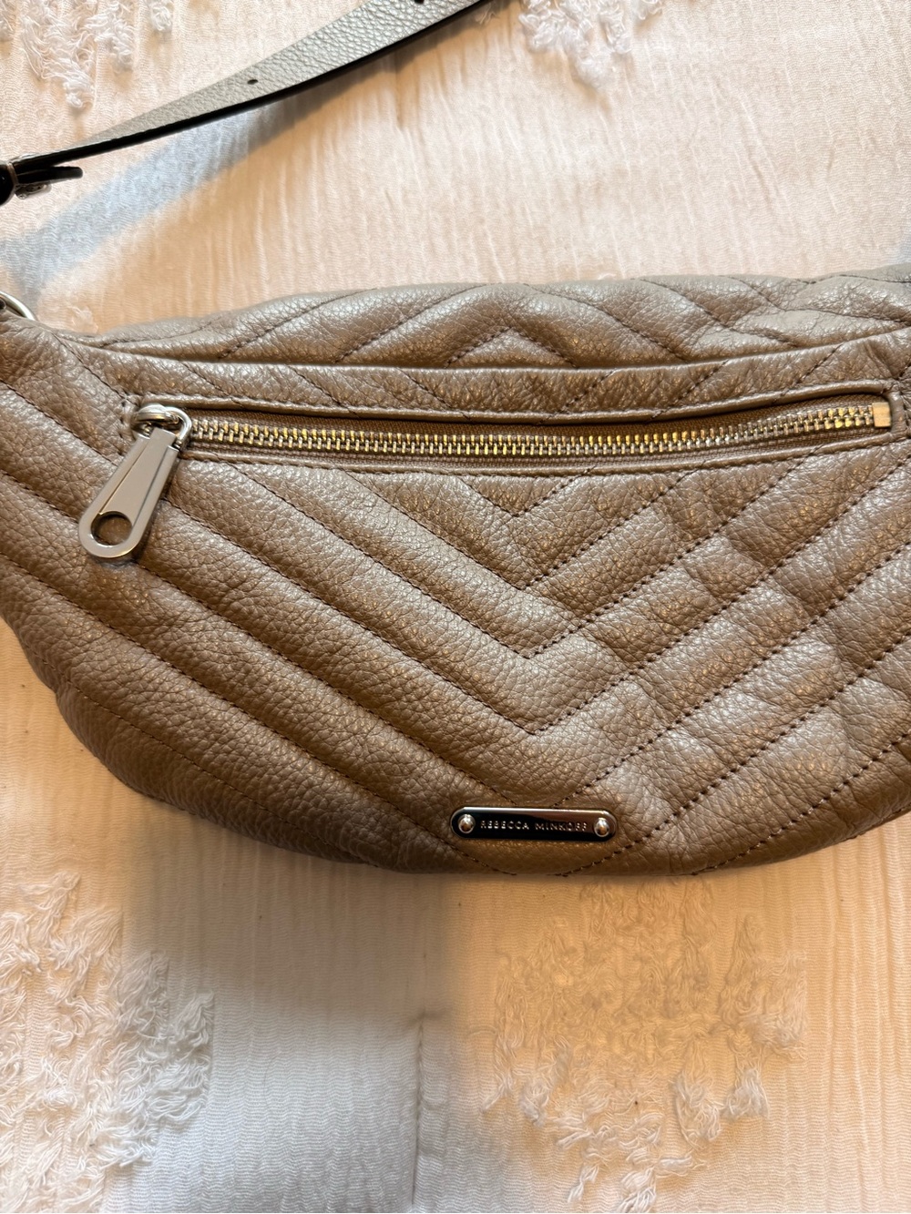 Quilted Belt Bag - Picture 4 of 7